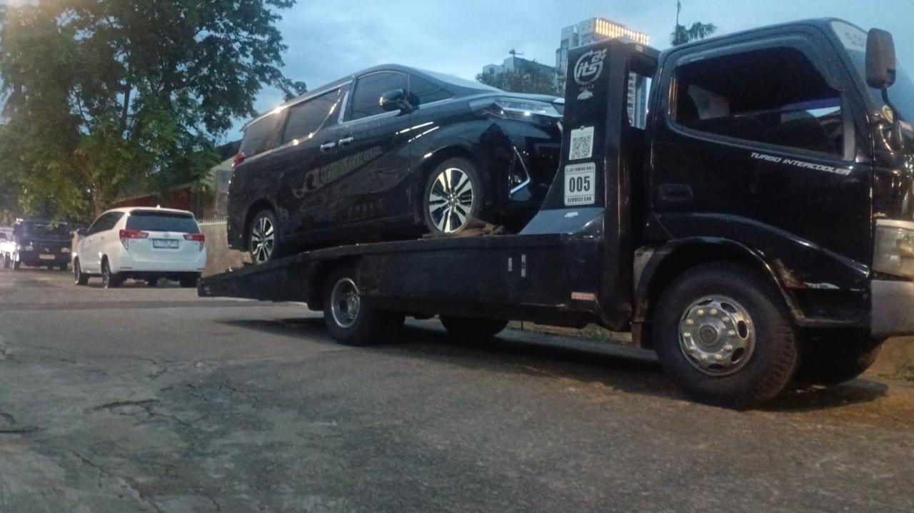 Mobil mogok di jalan raya